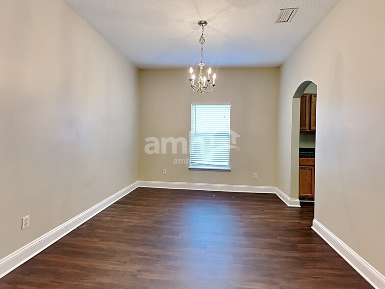 Building Photo - 2510 Victoria Point Dr