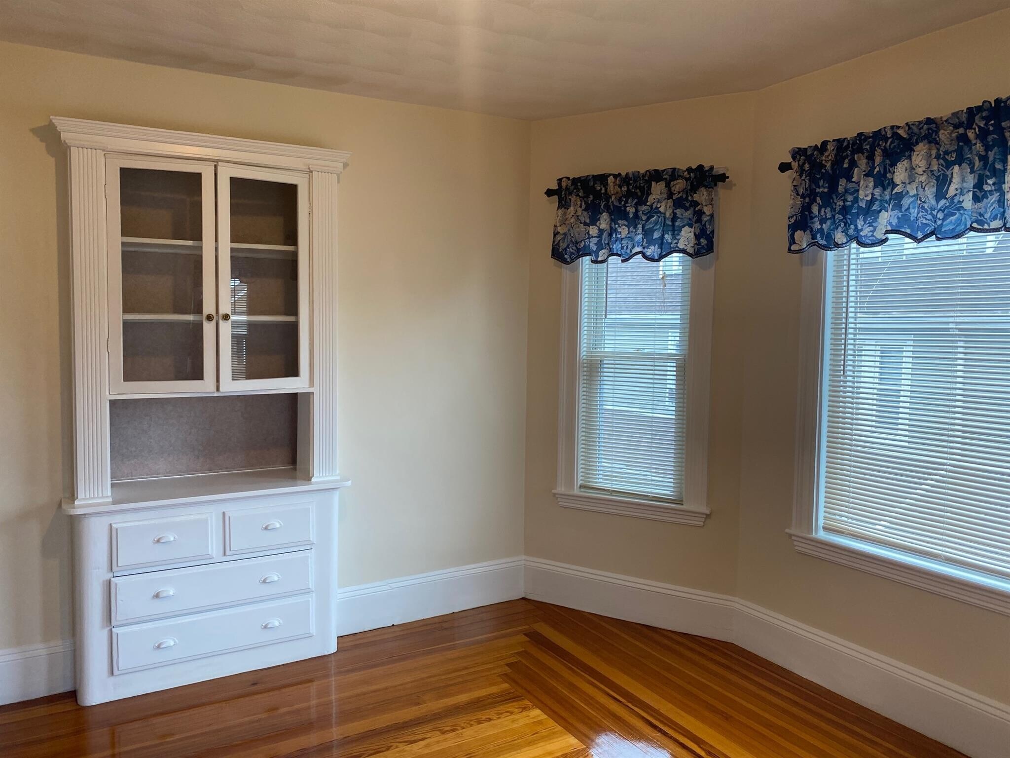 Building Photo - 190 Harvard St