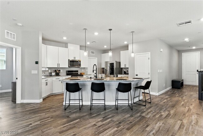Building Photo - 3243 Avernus Ave