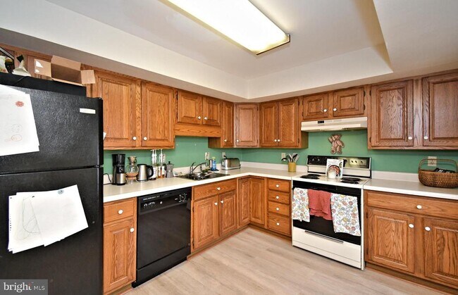 Building Photo - 601 W Market St