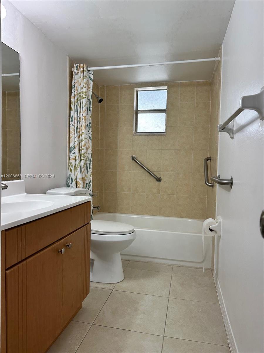 Building Photo - 9357 Fontainebleau Blvd