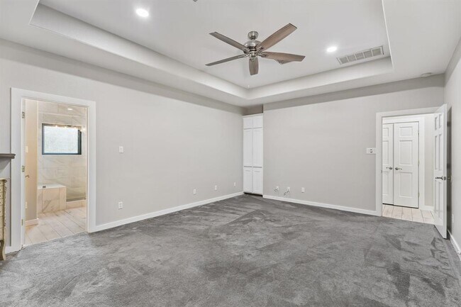 Building Photo - 501 Lone Star Dr