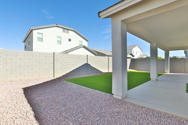 Building Photo - 548 E Vail Ln
