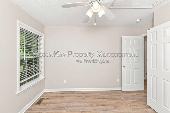 Building Photo - 201 Harvester Dr