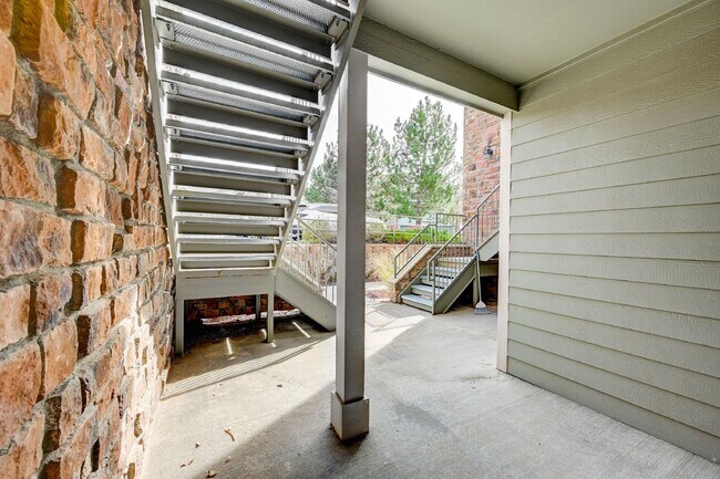 Building Photo - $1,950.00 - 2 Beds, 2 Bath, Condo in Auror...