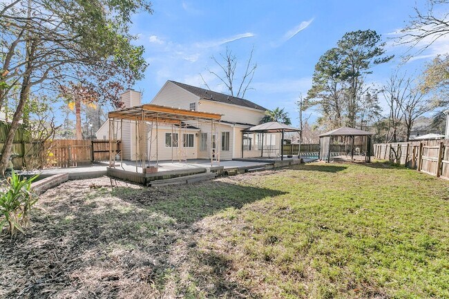 Building Photo - 121 Sully St