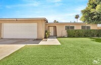Building Photo - Central Palm Desert Home (3b/2b)