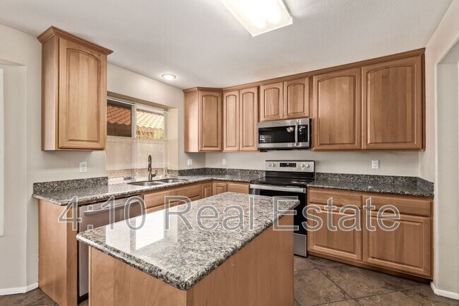 Building Photo - 1678 S Ash Dr
