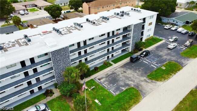 Building Photo - 4906 Victoria Dr