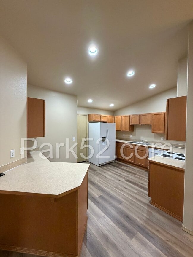 Building Photo - 3-Bedroom Duplex Home - Gated Community - South Hill