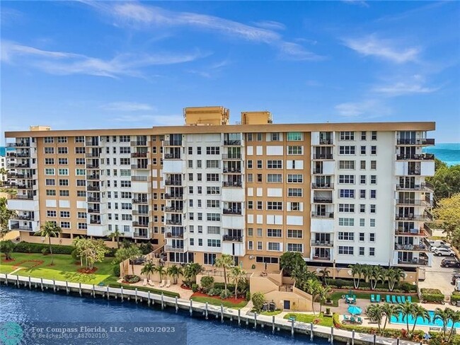 Building Photo - 1150 Hillsboro Mile-