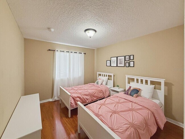 Building Photo - 1302 S Beach Cir