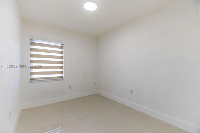 Building Photo - 5240 SW 139th Pl