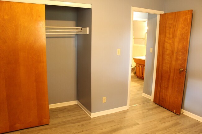 Building Photo - 1703 Shady Lane Rd