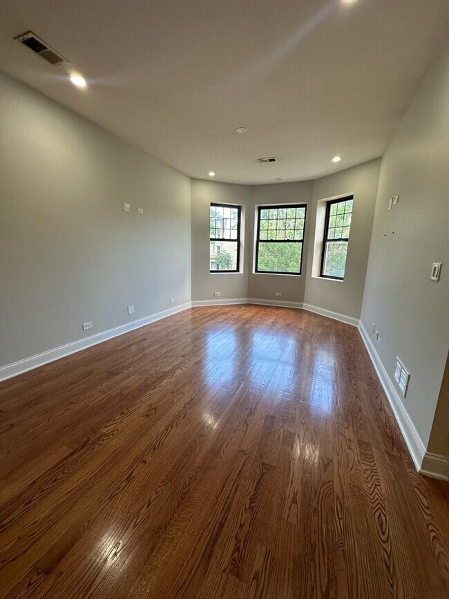 Building Photo - 4336 S Indiana Ave