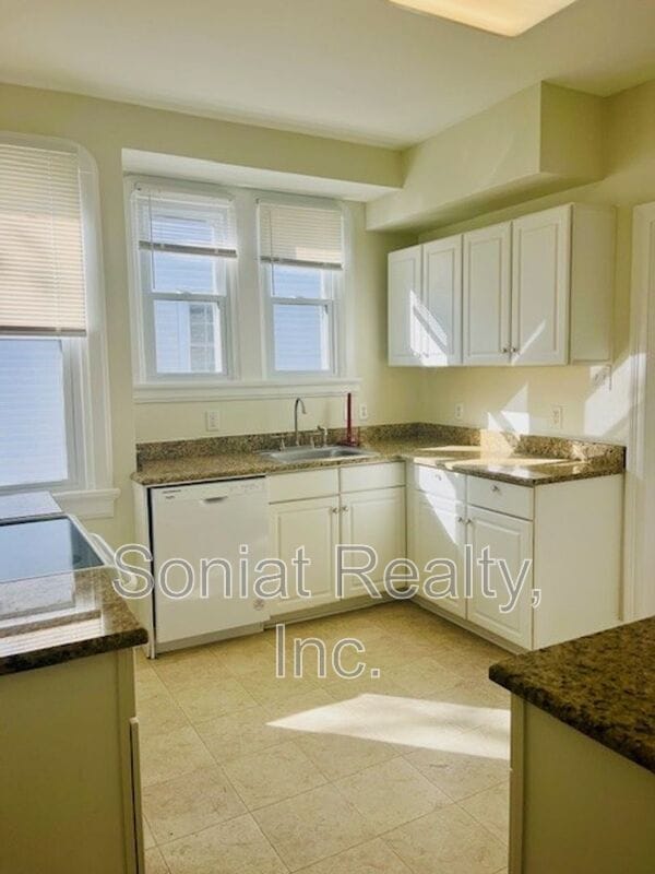 Building Photo - 3215 Nashville Ave