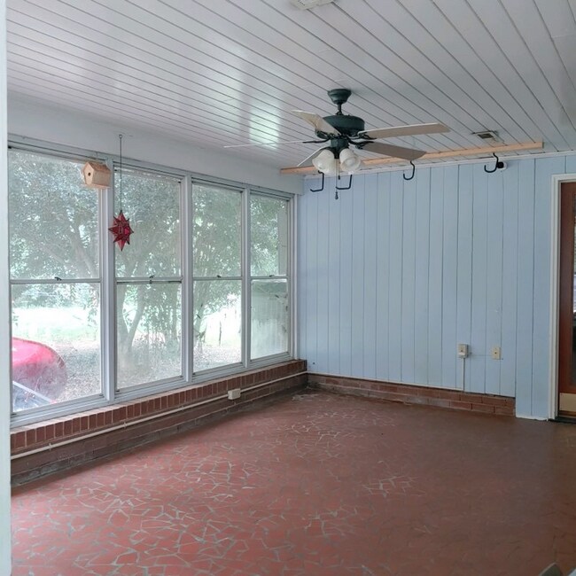 Building Photo - 5170 Lincrest Pl