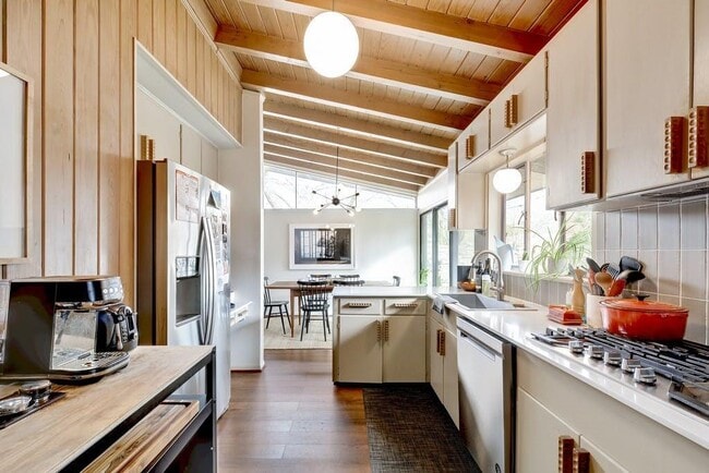 Building Photo - 1813 Dexter St