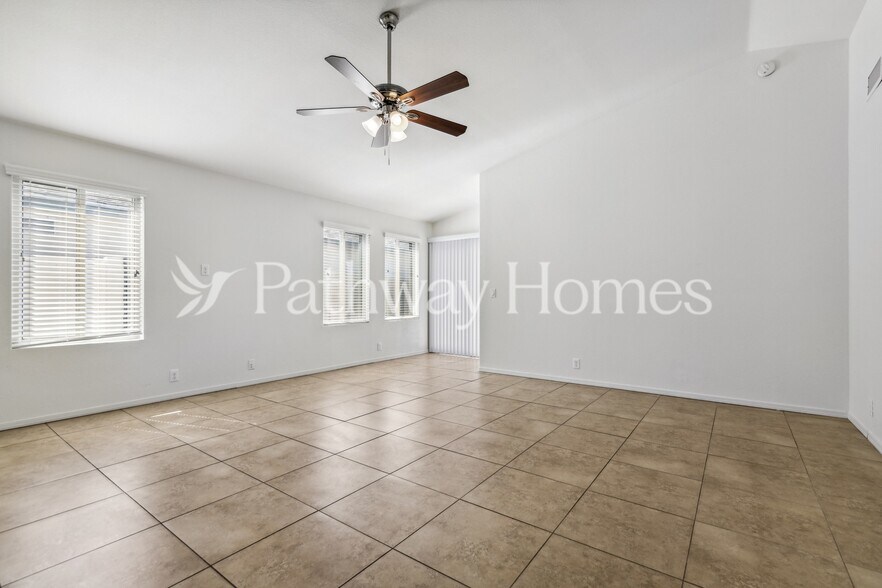 Building Photo - 15212 N 85th Dr