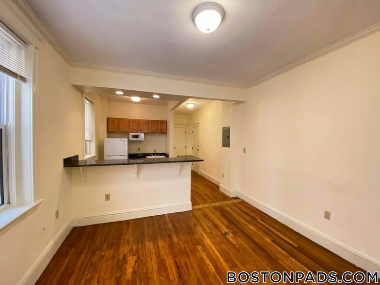 Building Photo - 35 Park Dr