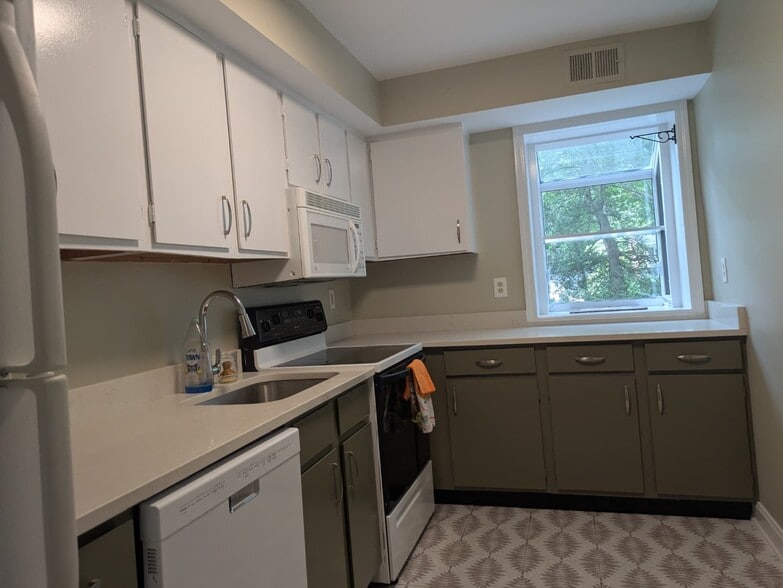 Building Photo - 8606 Geren Rd