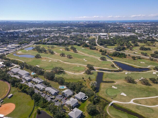 Building Photo - 2BR | 2Bath Central Sarasota Townhouse
