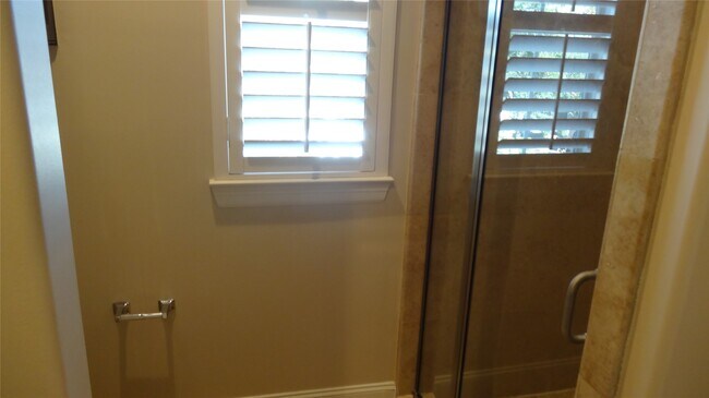 Building Photo - 2101 Elmen St