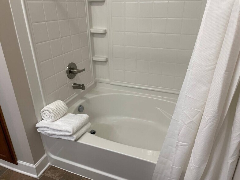 Building Photo - 740 Zumstein Ln