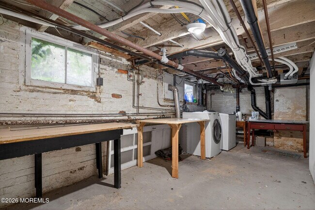 Building Photo - 31 Embury Ave