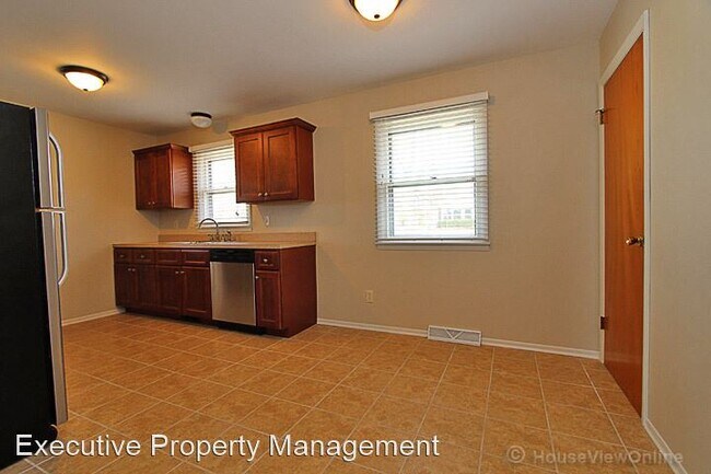 Building Photo - 3 br, 1.5 bath House - 1836 Westwood