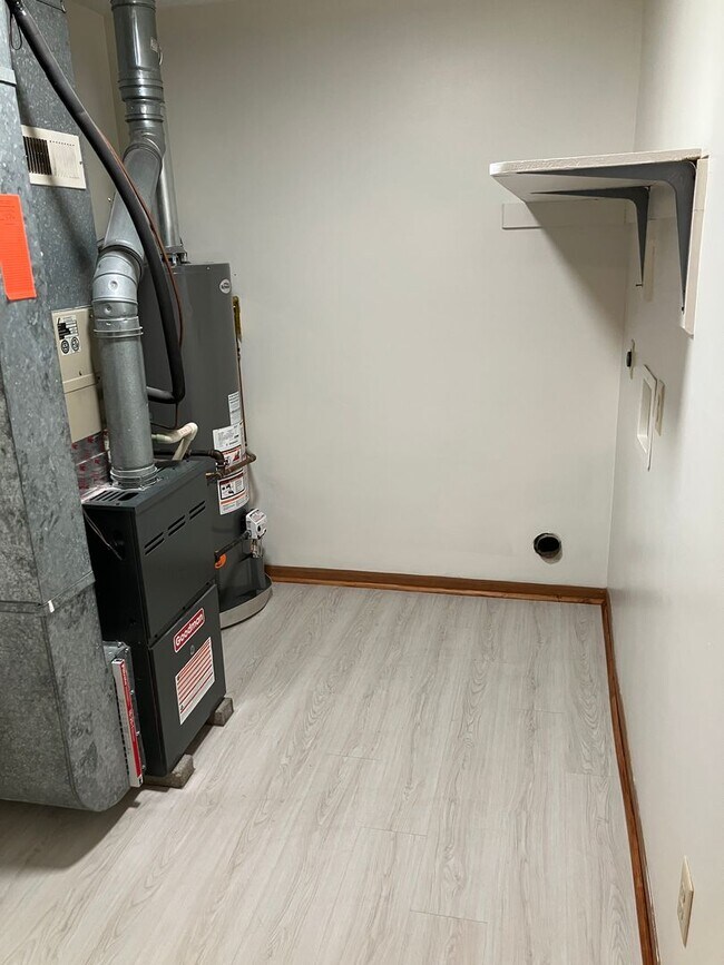 Building Photo - Ranch Condo with 2 Bedrooms, 1 Bath, and 1-Car Attached Garage in Troy, Ohio - Coming in June!