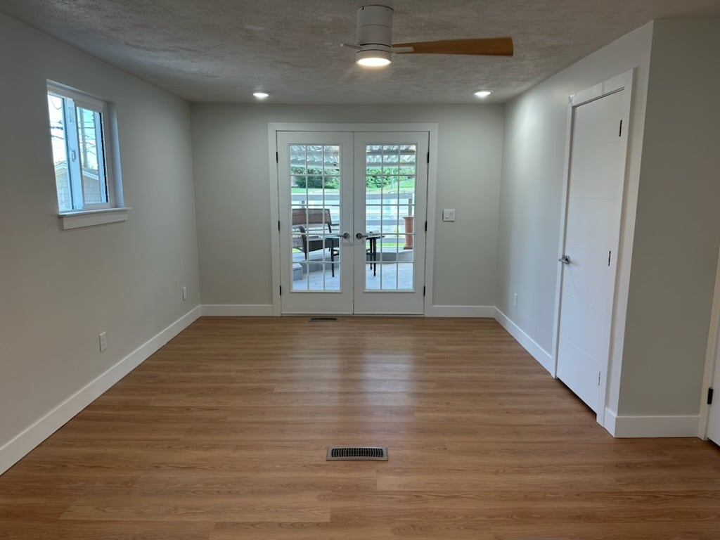 Master Bedroom-1 - 329 E Saunders St