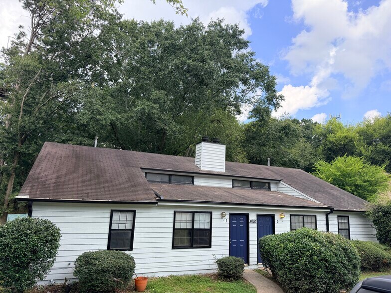 Building Photo - 5010 Hawthorne Ct
