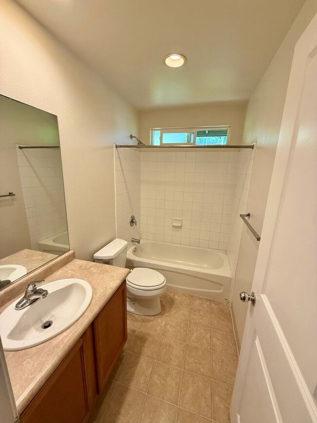 Building Photo - 3 Bedroom / 2 Bathroom House for Rent in Waikapu Gardens!