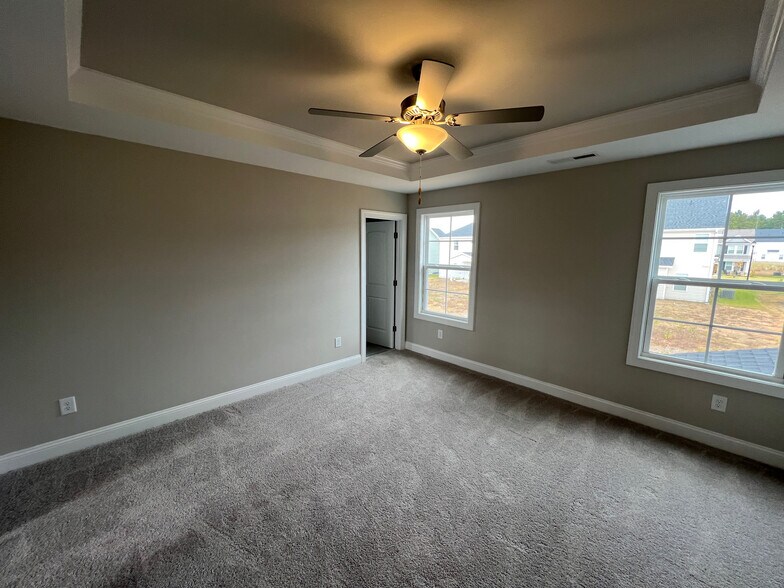 Building Photo - Room in House on Hanover Ct