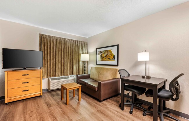 Building Photo - Furnished Studio-Cincinnati - Blue Ash -Re...