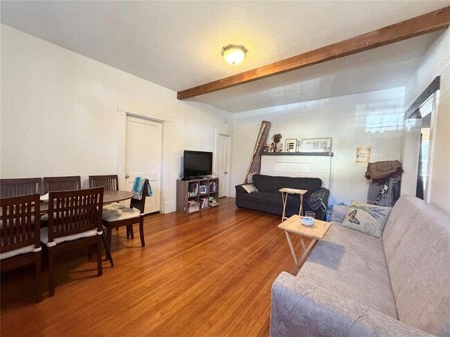 Building Photo - 407 W 35th St