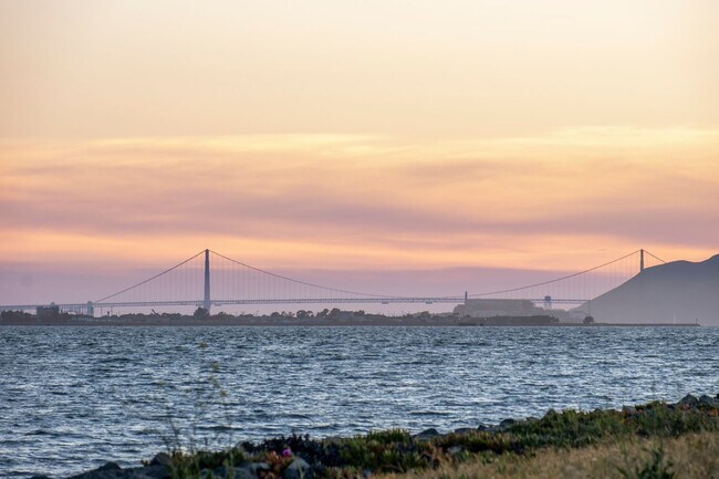 Building Photo - Water Views - Walk to the Water from your ...