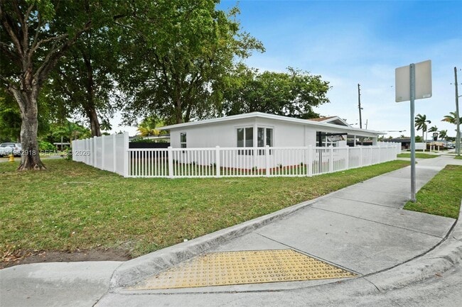 Building Photo - 3317 N Andrews Ave