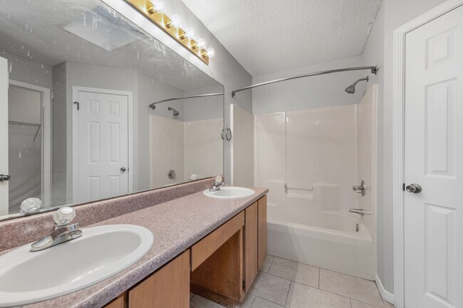 Building Photo - Charming 3BR/2BA with Fenced Yard & Commun...