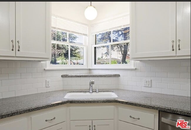 Building Photo - 4085 Van Buren Pl
