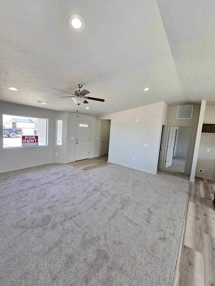 Building Photo - 722 E Cascade St