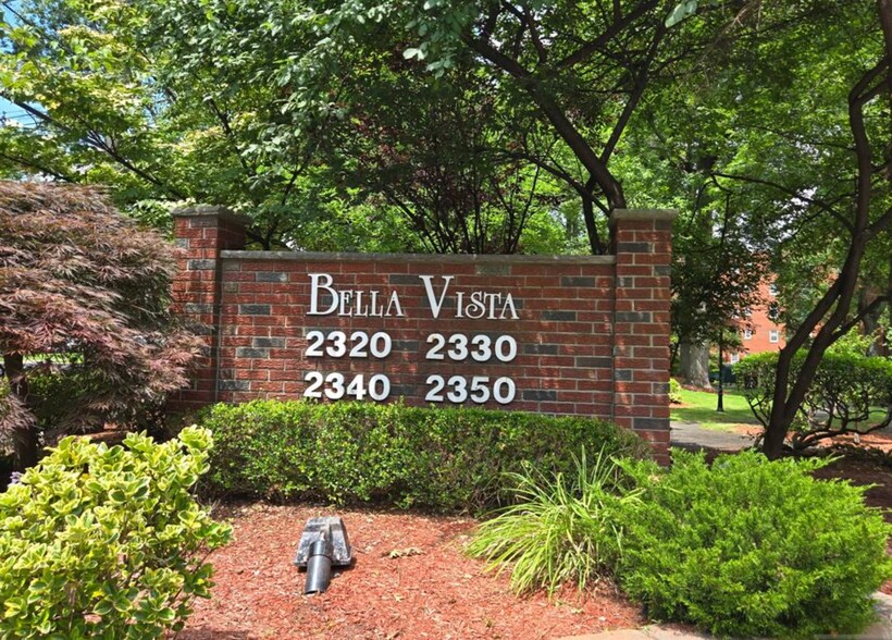 Primary Photo - 2330 Linwood Ave