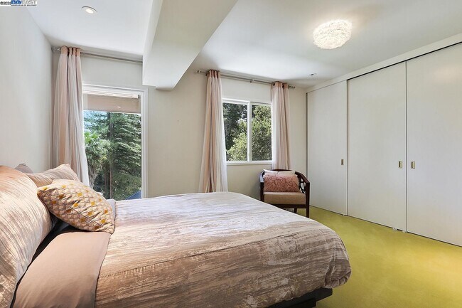 Building Photo - 6624 Saroni Dr