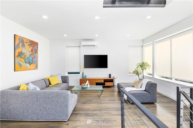 Building Photo - Modern & Chic Ballard Stand-Alone Home Nea...