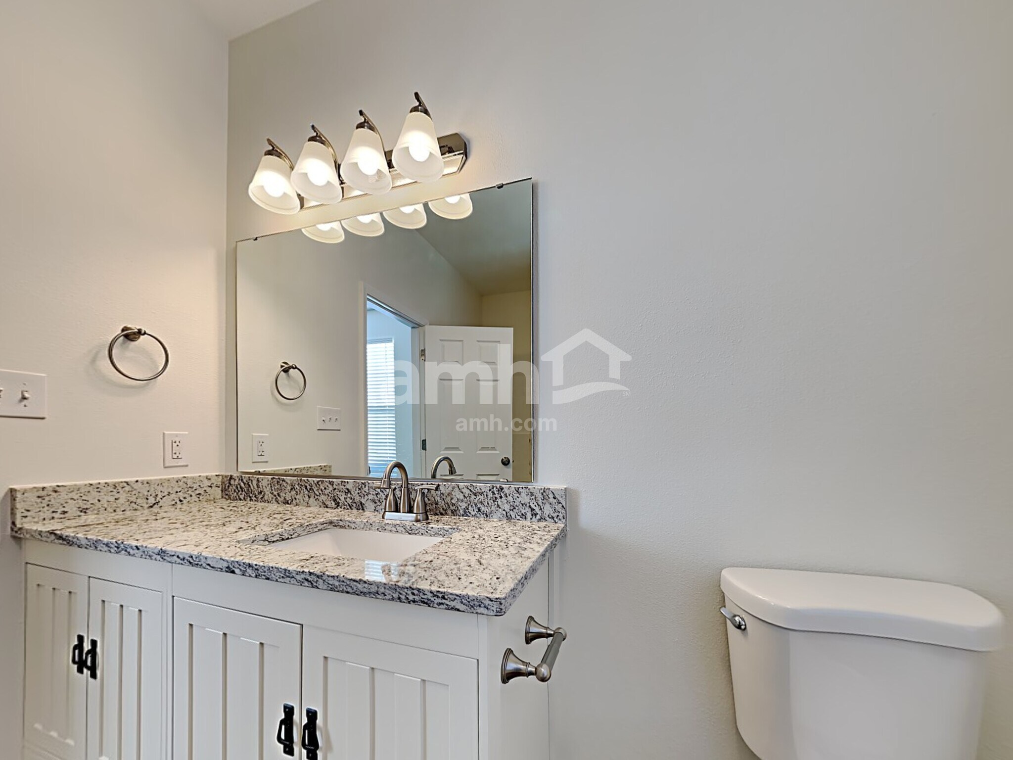 Building Photo - 6392 Pemboke Ct