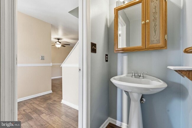 Building Photo - 1109 Oak View Dr