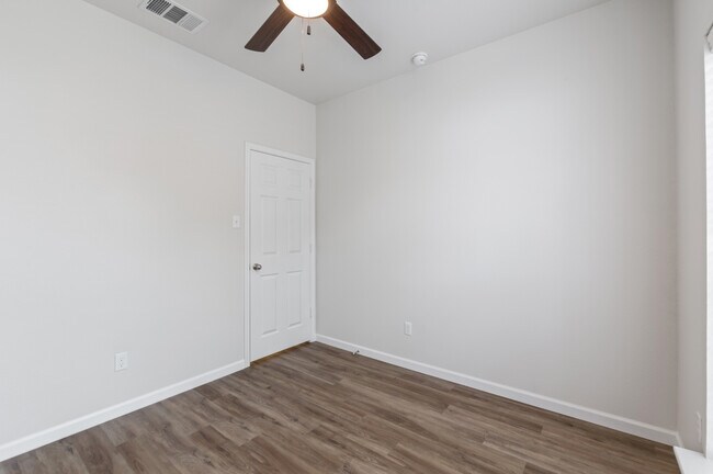 Building Photo - 8011 Fieldstone Dr