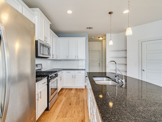 Building Photo - 2215 Capulet St