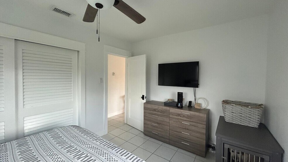 Building Photo - 6790 SW 18th St